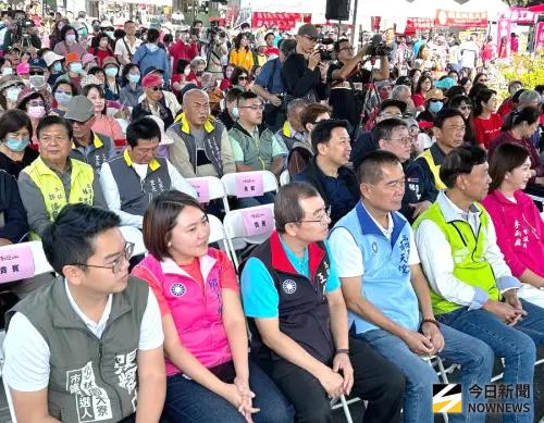 ▲高雄2025大寮紅豆花田季熱鬧登場，地方人士及民眾踴躍參加。(圖／記者黃守作攝，2025.12.13)