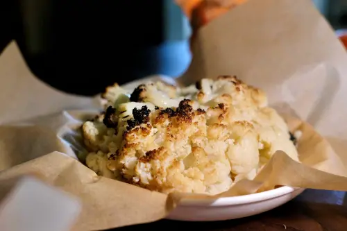 ▲烤花椰菜的獨特風味，也很值得一試。（圖／記者葉盛耀攝）