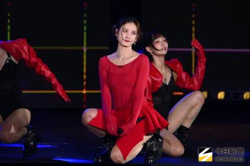 安心亞新北耶誕城唱〈呼呼〉被酸！粉絲力挺：40歲還能唱跳很強
