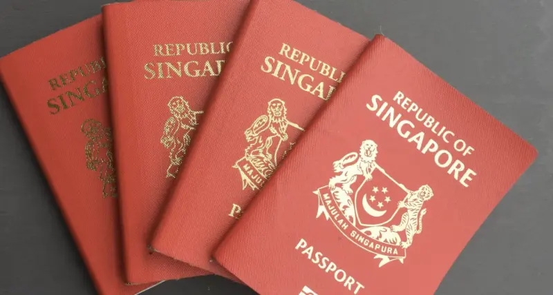 ▲新加坡護照再度稱霸全球免簽榜，馬來西亞則首度打入前十名。（圖／翻攝自8world）