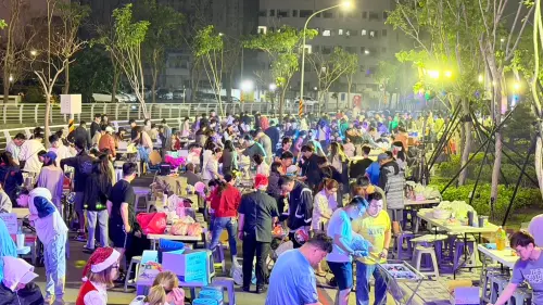 ▲ 「多城市 II」今（13）日晚間在大樓前愛河畔舉辦「星光 BBQ 烤肉趴」。（圖／多城國際提供）