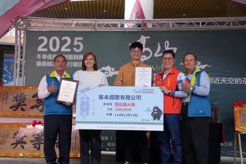 ▲大茗於頒獎典禮現場同步舉辦義賣，包括旅禾國際等十家企業力挺，所得百萬元悉數捐贈，共同為地方盡一份力量。（圖／業者提供)