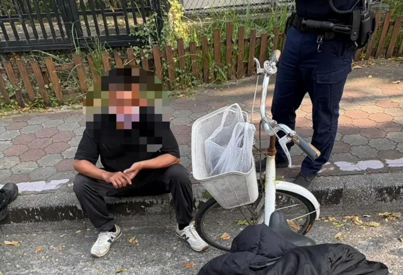 ▲曾男酒後持刀闖進屏東市仁愛國小，嚇壞正在開運動會的學童與民眾，曾姓歹徒3分鐘內就被警方逮捕送辦。（圖／屏東警分局提供）