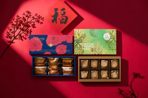 ▲LA ONE今年春節新推「富桂費南雪禮盒」（左），另有「百香乳酪鳳梨酥」。（圖／LA ONE提供）
