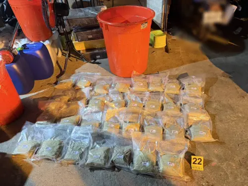 ▲ 警方當場喵喵成品逾47公斤、半成品300公斤，市值估計逾億元，成功攔下這些可危害40萬人次的毒品。（圖／記者郭凱杰翻攝）