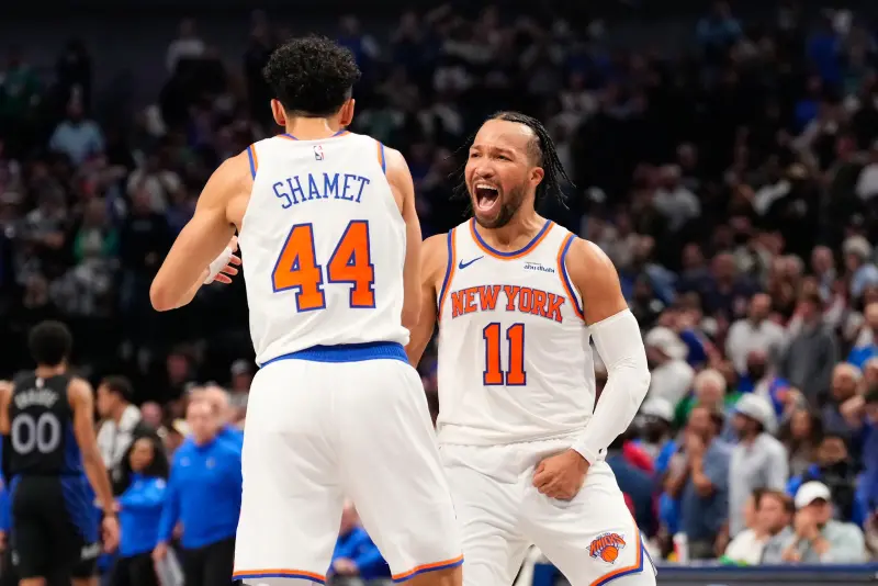 ▲紐約尼克球星傑倫·布朗森（Jalen Brunson）本場比賽無人能擋，全場獨攬40分、8助攻，率領球隊擊敗魔術，隊史首度闖進NBA盃冠軍賽。（圖／美聯社／達志影像）