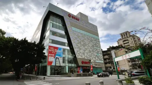 31年SOGO敦化館今熄燈！全面出清3折起　民眾不捨搶逛：我來3次了
