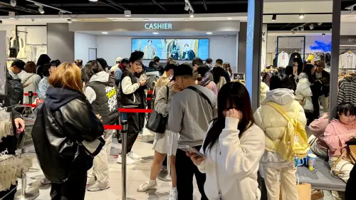 ▲NET現在超人氣，到門市都可以看到好多人排隊結帳。（圖／記者蕭涵云攝）