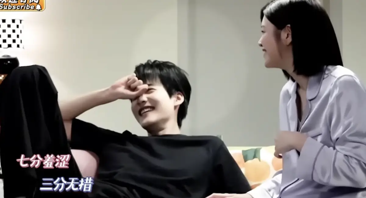 《狙擊蝴蝶》線上看／周柯宇一看到姐姐就臉紅！陳妍希笑：堅強點