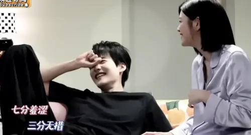 《狙擊蝴蝶》線上看／周柯宇一看到姐姐就臉紅！陳妍希笑：堅強點
