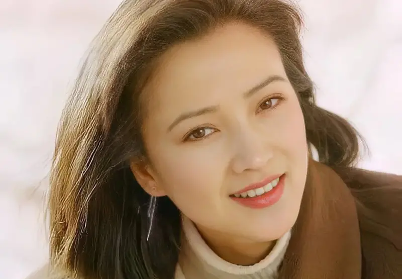 《青青河邊草》何晴61歲逝世！生前曾罹腦瘤　醫示警「6大前兆」