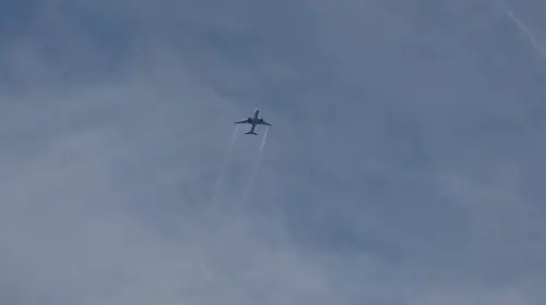 波音又出事！聯合航空客機升空後「引擎故障」急折返　290人驚魂
