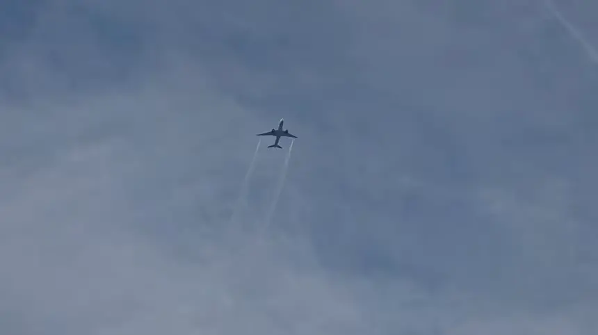 波音又出事！聯合航空客機升空後「引擎故障」急折返 290人驚魂