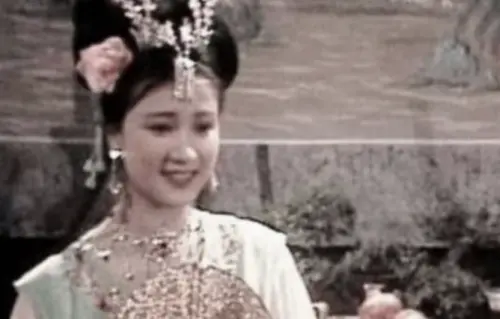 ▲何晴（如圖）曾在《西遊記》中飾演「憐憐」一角。（圖／摘自《西遊記》片段）