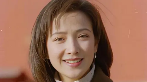 ▲古裝第一美人何晴於昨（13）日在北京辭世，享壽61歲，她是影史上唯一完整演出四大名著影視作品的女演員，與許亞軍離婚後仍保持良好關係，一同撫養兒子許何，曾公開直言：「離婚不等於失去。」（圖／翻攝自微博）