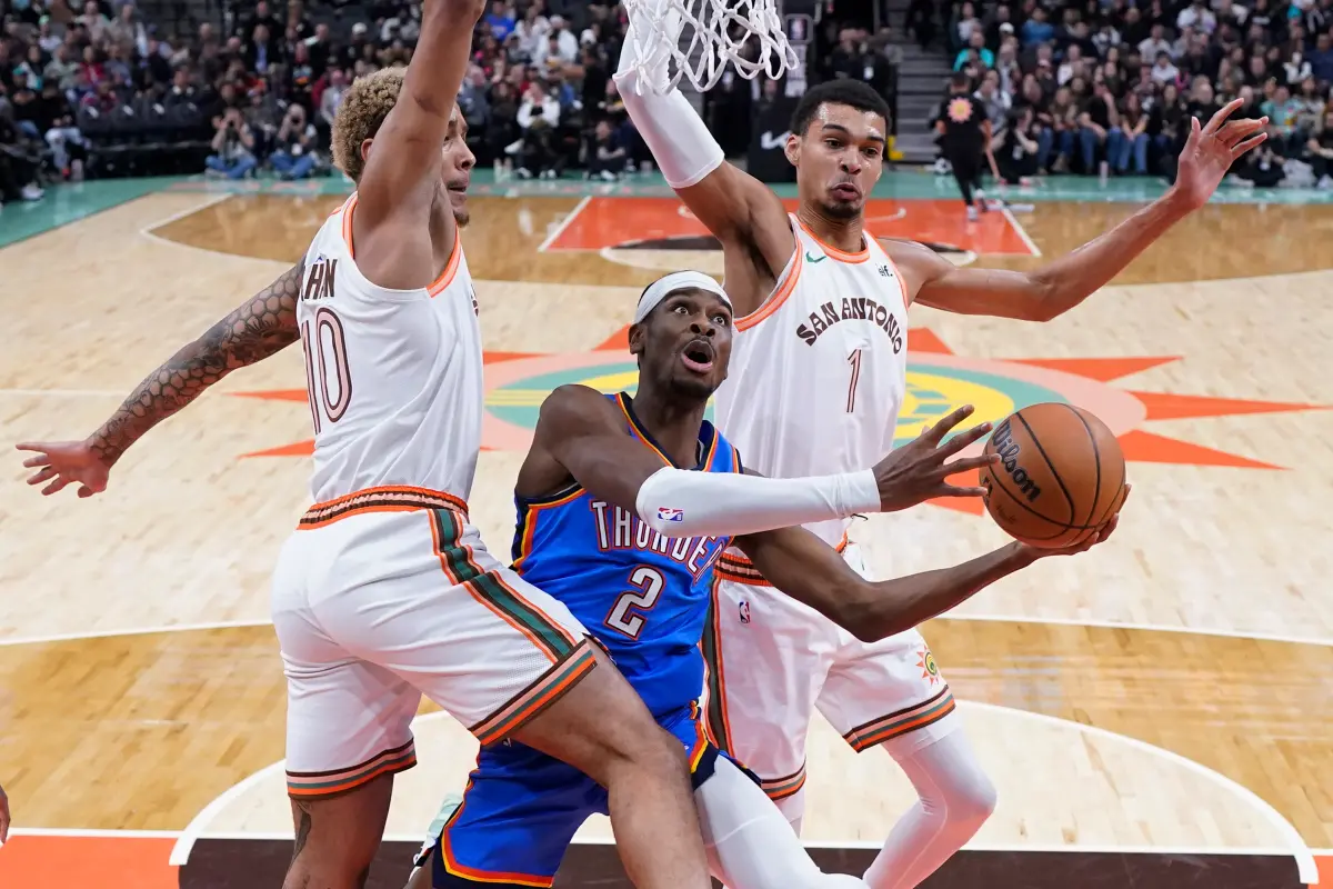 ▲文班亞馬在傷後火線復出、於NBA盃準決賽對決雷霆之戰中改變比賽走向，儘管從替補出發、上場時間受控，仍憑藉禁區防守影響力與關鍵攻防回合，徹底打亂雷霆原有節奏，成為馬刺逆轉戰局，甚至挑戰冠軍的關鍵人物。（圖／美聯社／達志影像）