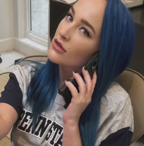 ▲卡姆林和朋友騎電動滑板車出門時發生意外，她因此身亡。（圖／＠camrynrocks IG）