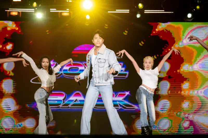 ▲2025新北歡樂耶誕城「巨星耶誕演唱會」首日是韋禮安壓軸，12月14日第二天登場，主持人、卡司陣容、出場順序、直播轉播資訊一次看。（圖／新北觀旅局提供）