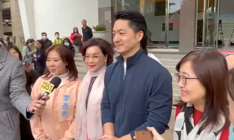 蔣萬安熱唱「傷心酒店」歌喉被讚爆 笑曝：宜蘭腔是太太教的