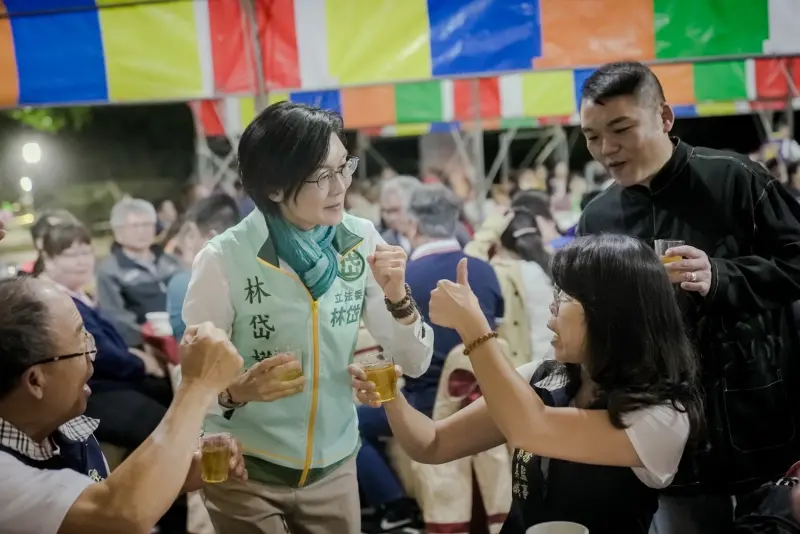 ▲ 高雄市長參選人林岱樺近日連續走訪多場地方宗教行程，一邊為城市祈福，一邊傾聽第一線的市民聲音，落實「以人為本、市民最大」的核心價值。（圖／立委林岱樺辦公室提供）