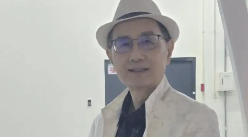 ▲「民歌之父」楊弦（如圖）今（14）日經證實過世，享壽75歲。楊弦生前最後貼文，是他於臉書轉載王建勛的文章，以蔣經國的視角談論歷史足跡，「我沒有享福的命，我的命是用來背負的。」（圖／翻攝自楊弦臉書）