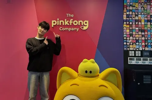 ▲geonroung近期回到Pinkfong公司。（圖／Youtube@Pinkfong）