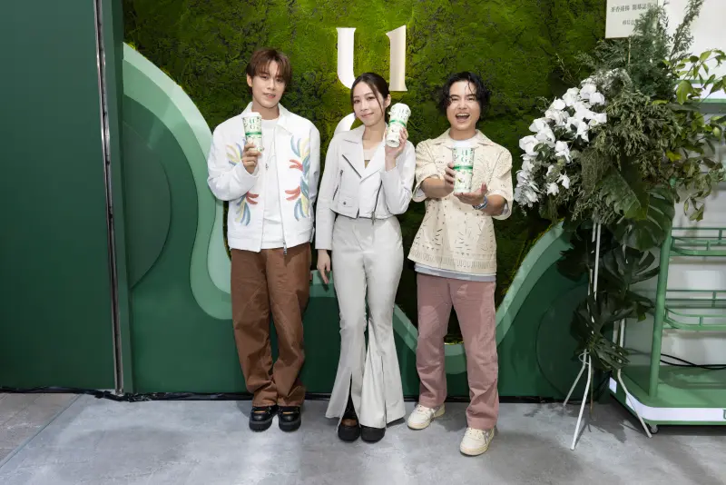 ▲音樂團體告五人（如圖）日前買了555杯飲料，送給醫護人員，向他們的辛勞說謝謝。（圖／相信音樂提供）