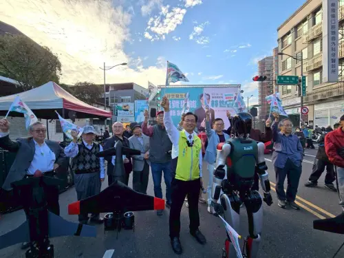 林世賢拚縣長提名　攜手機器人建構綠能科技都
