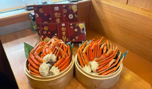 ▲藏壽司「豪華松葉蟹」日本年節禮盒實拍。（圖／藏壽司kurasushi.tw）