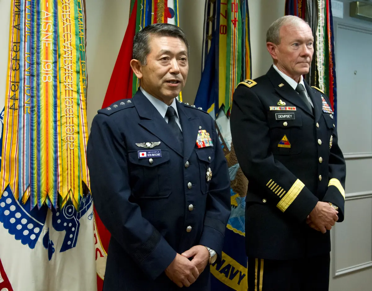 ▲日本自衛隊前統合幕僚長岩崎茂（左）。（圖／美聯社／達志影像）