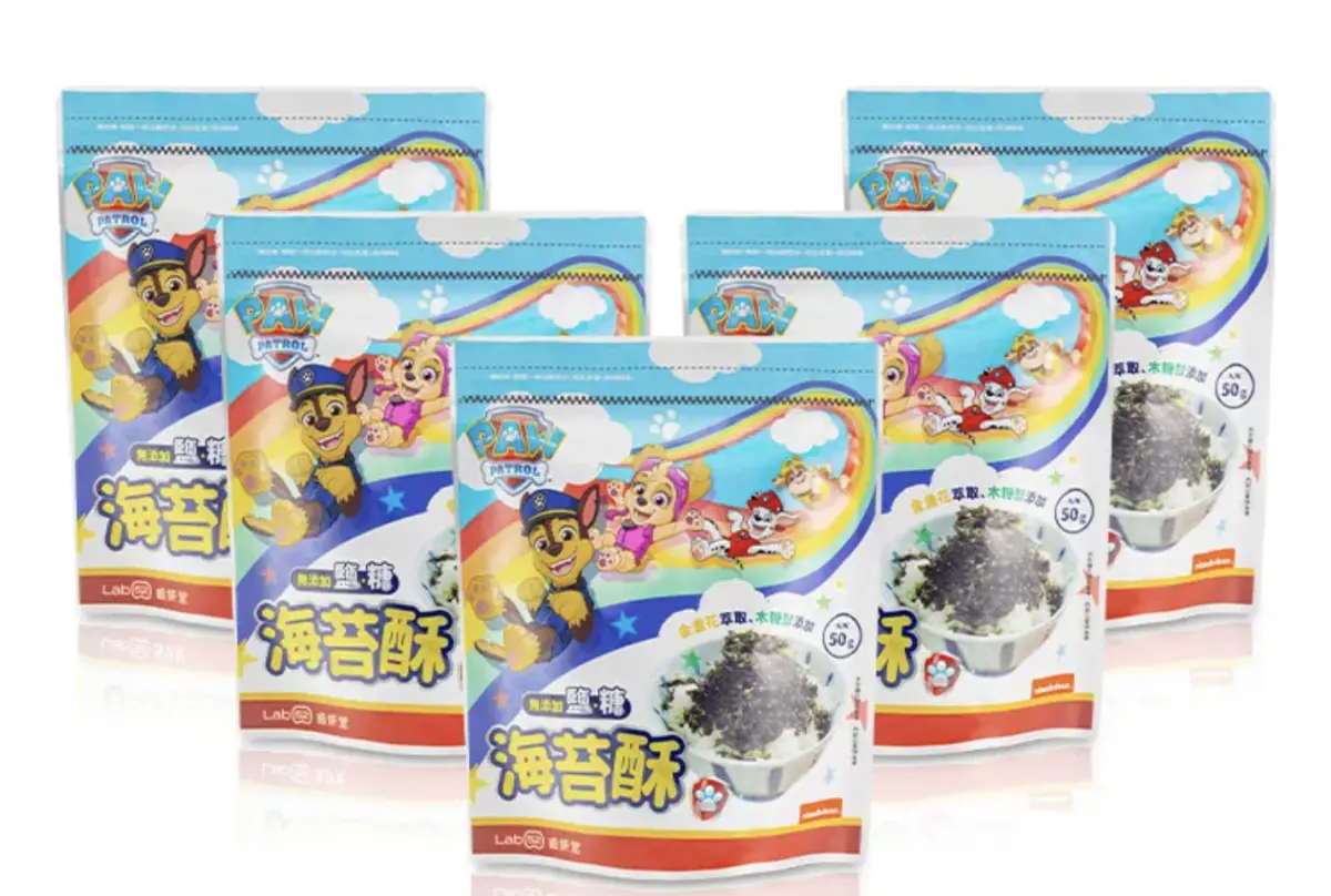 ▲消保處檢驗市售50件嬰幼兒食品，其中「汪汪隊立大功齒妍堂海苔酥」重金屬鉛、鎘檢驗都不合格。（圖／翻攝自品牌官網lab52.com.tw）