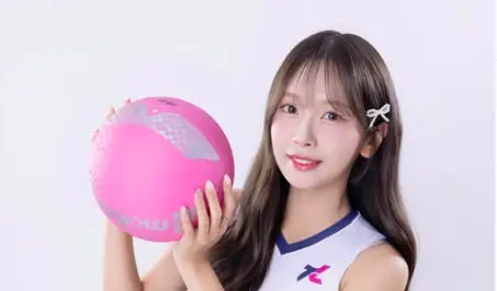 ▲金佳垠擁有甜美臉蛋與超絕舞蹈實力，來台後討論度不斷，更被球迷稱讚「吃可愛長大」，粉絲數不斷攀升。（圖／金佳垠IG ＠rkouee）