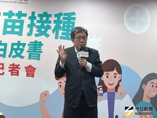 ▲台灣大學小兒科兼任主治醫師李秉穎表示，成人疫苗的重視程度應與兒童疫苗接軌。（圖／記者張乃文攝）