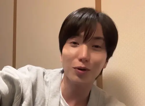 ▲利特直播時暖心喊話，強調「粉絲應援不是義務」。（圖／YouTube@트기트기 이특 LEETEUK）