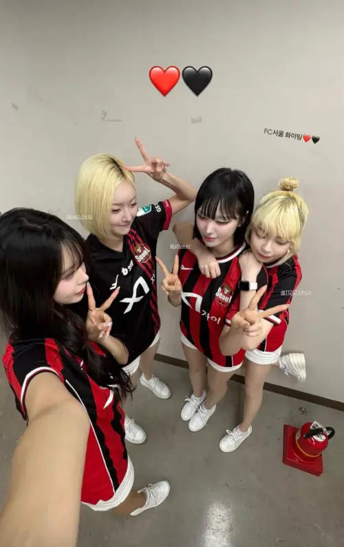 ▲tintin（右）在徐賢淑（左2）來台灣發展之前，特地做了一本中文單字小書，讓對方又驚又喜。（圖／tintin提供）