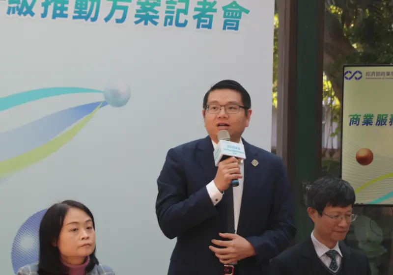 ▲卓靖倫也提到,現在APP會員約110萬、Line會員120萬,合計230萬的會員,APP點餐已占訂單的60%。(圖/記者鍾泓良攝影)