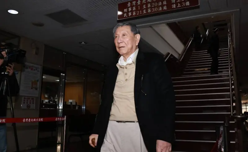 朱亞虎群發名單曝！他怨：小沈十分小氣　蔡壁如「直接不讀不回」