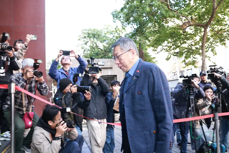 ▲柯文哲扣案硬碟中的Excel檔案「工作簿」記錄「小沈1500」，網友譏諷為「Excel Pay」並懷疑為何檢方能以此認定柯文哲收賄1500萬元。（圖／記者吳翊緁攝）