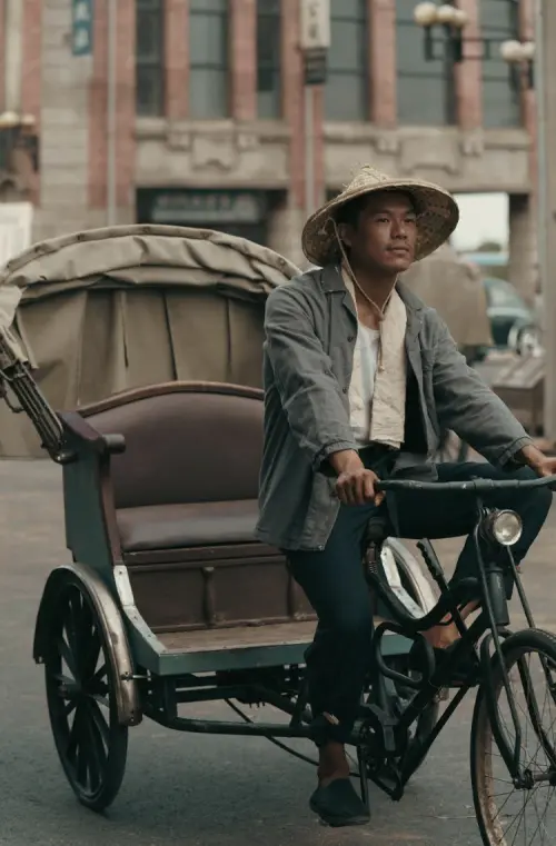 ▲《大濛》劇組對於呈現1950年代初期的台北風貌煞費苦心，服裝、髮型等都很用心。（圖／華文創提供）