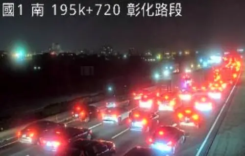 上班族崩潰！國1彰化南下路段連環撞　聯結車釀5車事故回堵5公里
