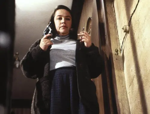 ▲凱西貝茲因為扮演《戰慄遊戲》中的嚇人反派角色，成為奧斯卡影后得主，事業也有重大突破。（圖／摘自IMDb）