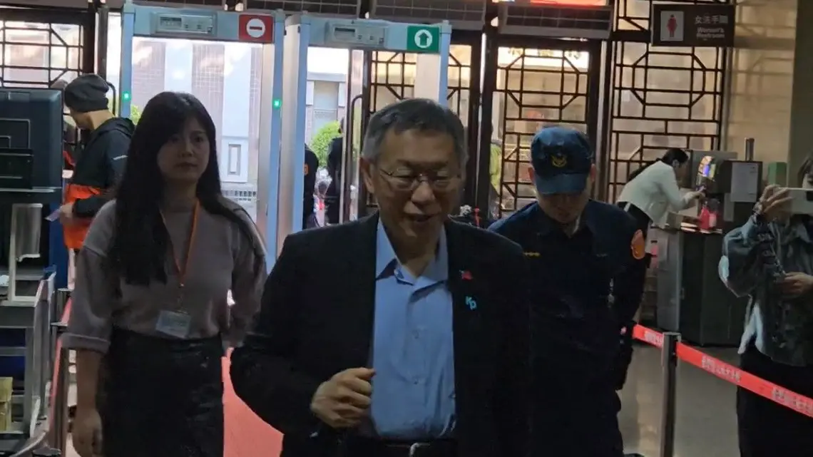 ▲京華城容積率弊案、政治獻金案密集開庭，今（16日）柯文哲現身台北地院出庭。（圖／記者劉松霖攝影）