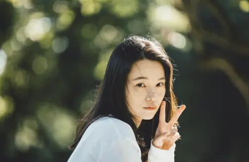 ▲王真琳外型空靈，和劇中泡麵頭造型差很大。（圖／翻攝自IG＠truetrue.wang）