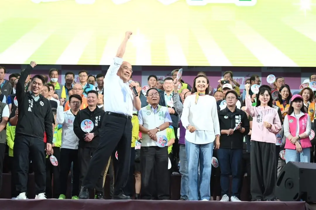 ▲ 根據《NOWNEWS今日新聞》獨家取得綠營內參民調，邱議瑩獲得51.4%的支持度，不僅是穩定位居第一，且在經過11月30日大造勢，如同「火力展示」，展現驚人的爆發力。（圖／翻攝畫面）