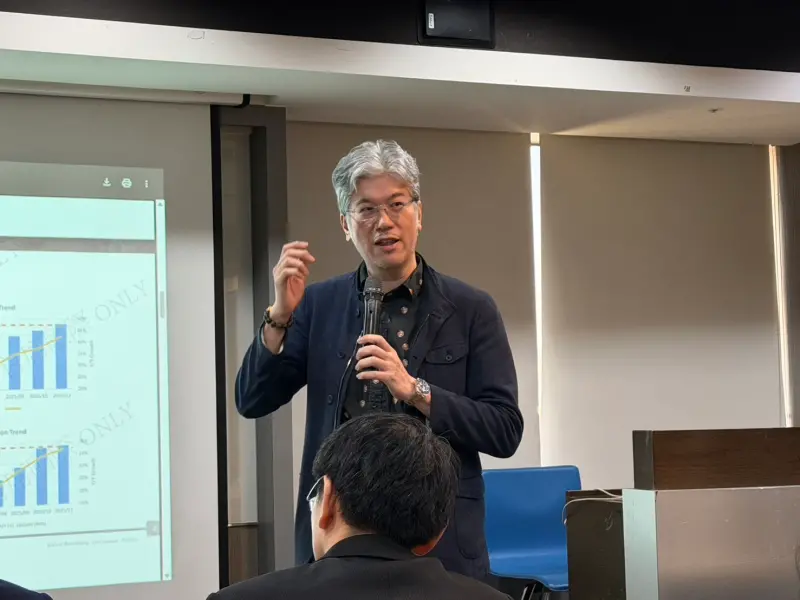 ▲對沖基金Captain Global Fund創辦人程正樺分析，短期看記憶體產業2026年第一季價格一定好，第二季應該也不會差。（圖／記者林汪靜攝）