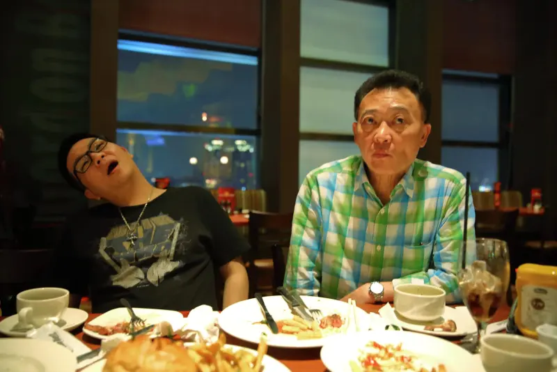 ▲前台中市議長張宏年今天上午驟逝，市議員兒子張彥彤曾於父親節秀出2人的合照。（圖／翻攝張彥彤臉書，2025.12.16）