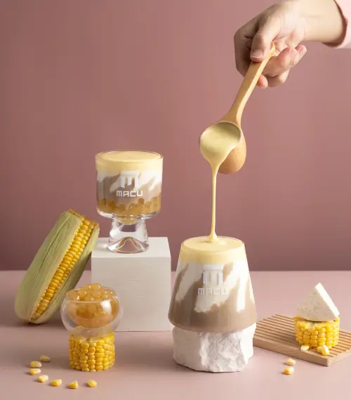 ▲麻古茶坊「金絨芋泥鮮奶、金絨芋泥玉米圓」新品開喝。（圖／麻古茶坊macutea.com）