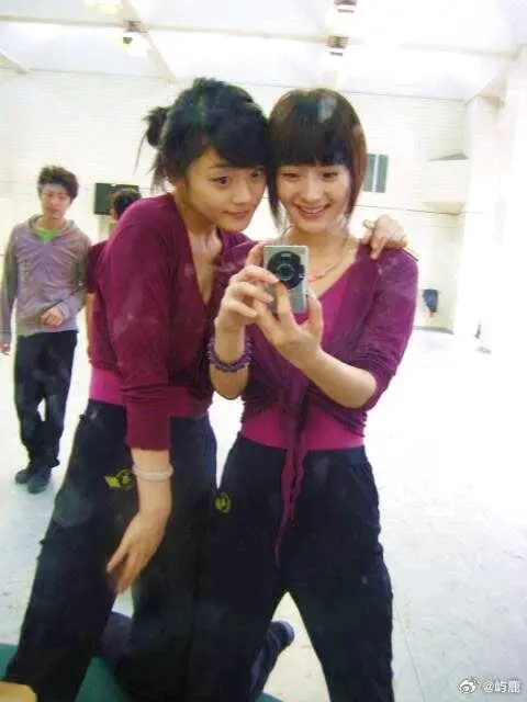 ▲▼楊冪（右）大學時期模樣曝光。（圖／翻攝自新浪明星微博）