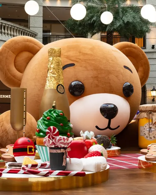 ▲寶麗廣場打造出巨大聖誕小熊裝飾。（圖／翻攝自寶麗廣場臉書粉專facebook.com/BELLAVITAMALL）