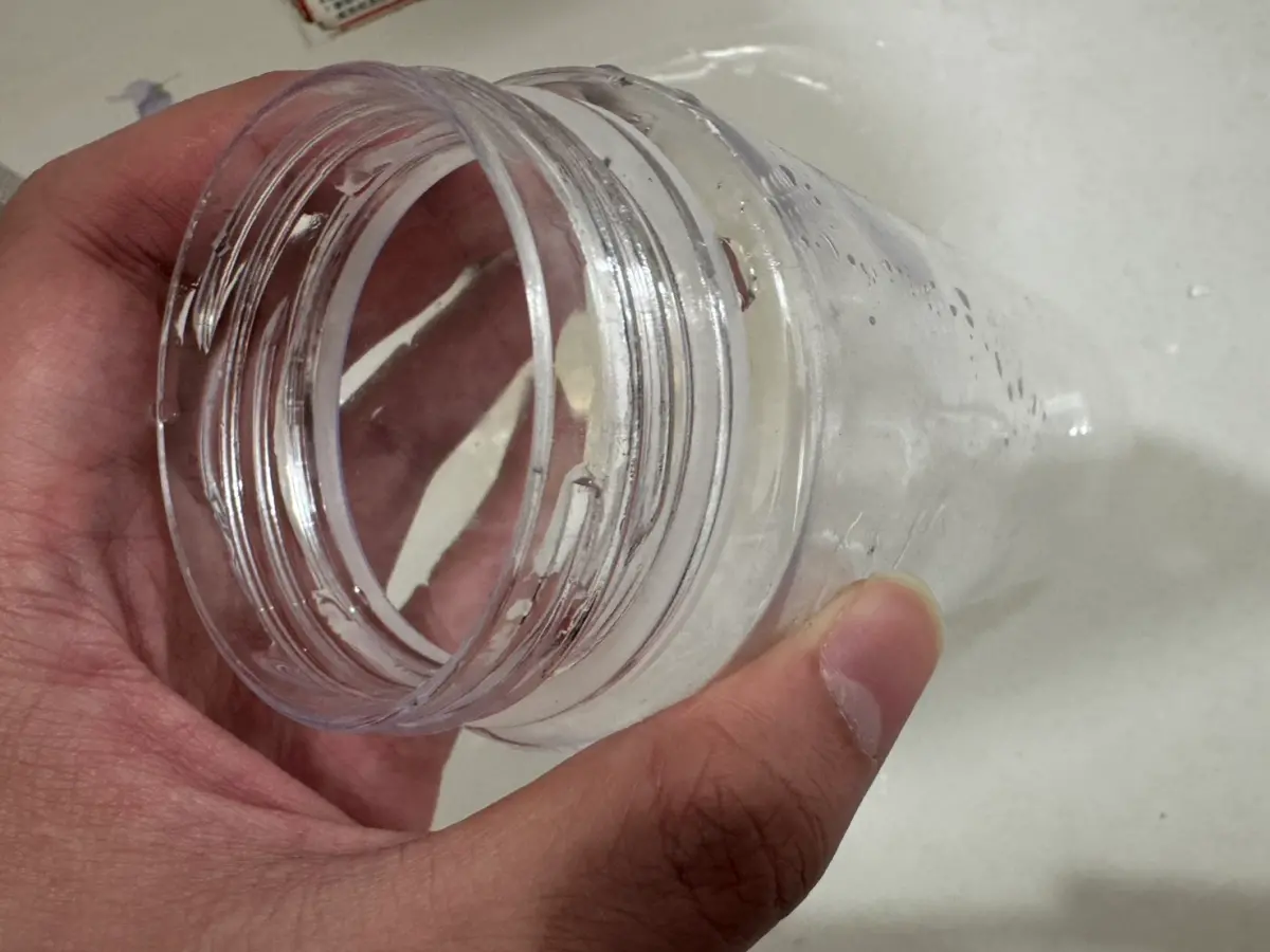 ▲許多人平時都會準備一個塑膠水壺來裝水喝，但卻因只會裝水，而忽略了清潔，醫師提醒，這很可能讓水壺累積出「生物膜」，反而變成細菌的溫床！（圖／記者潘毅攝）